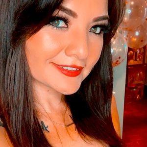 Meet your posher, Kelly !